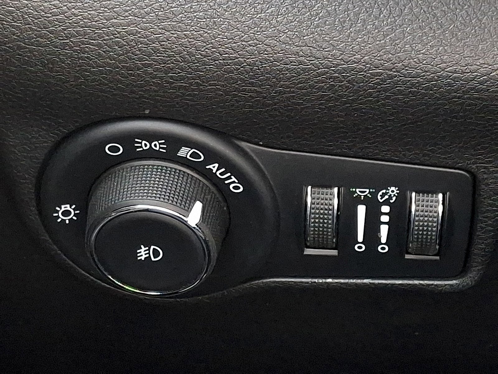 Used 2025 Jeep Compass Trailhawk w/ Trailhawk Elite Group image 25