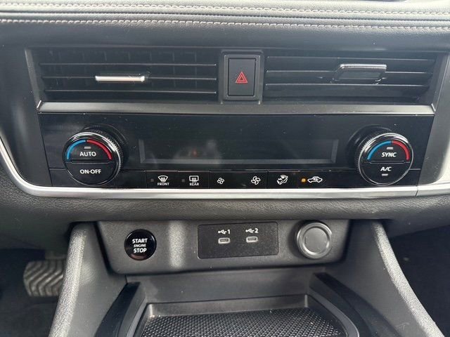 Used 2025 Nissan Rogue SV image 24
