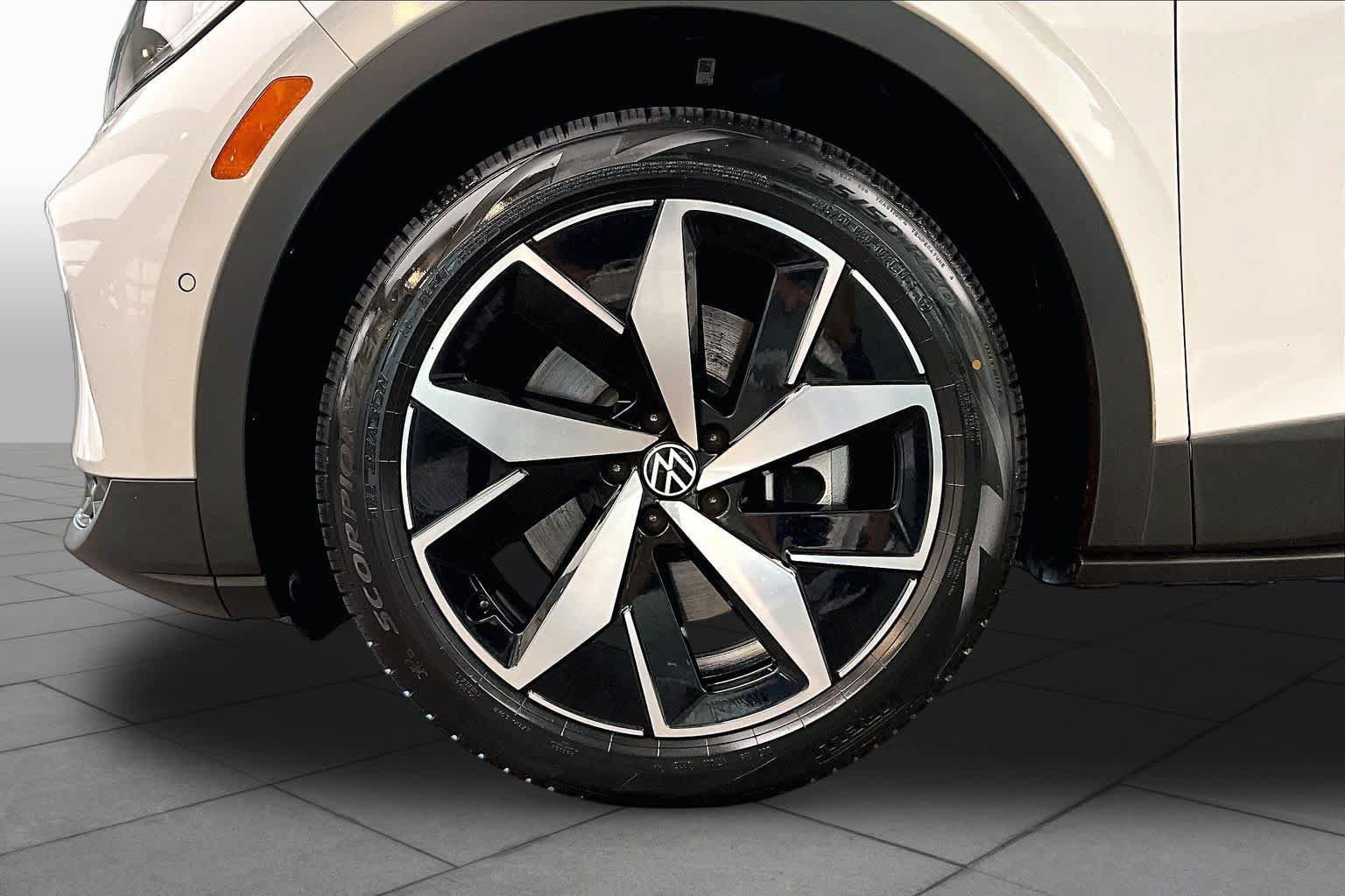 Used 2024 Volkswagen ID.4 Pro S RWD image 9