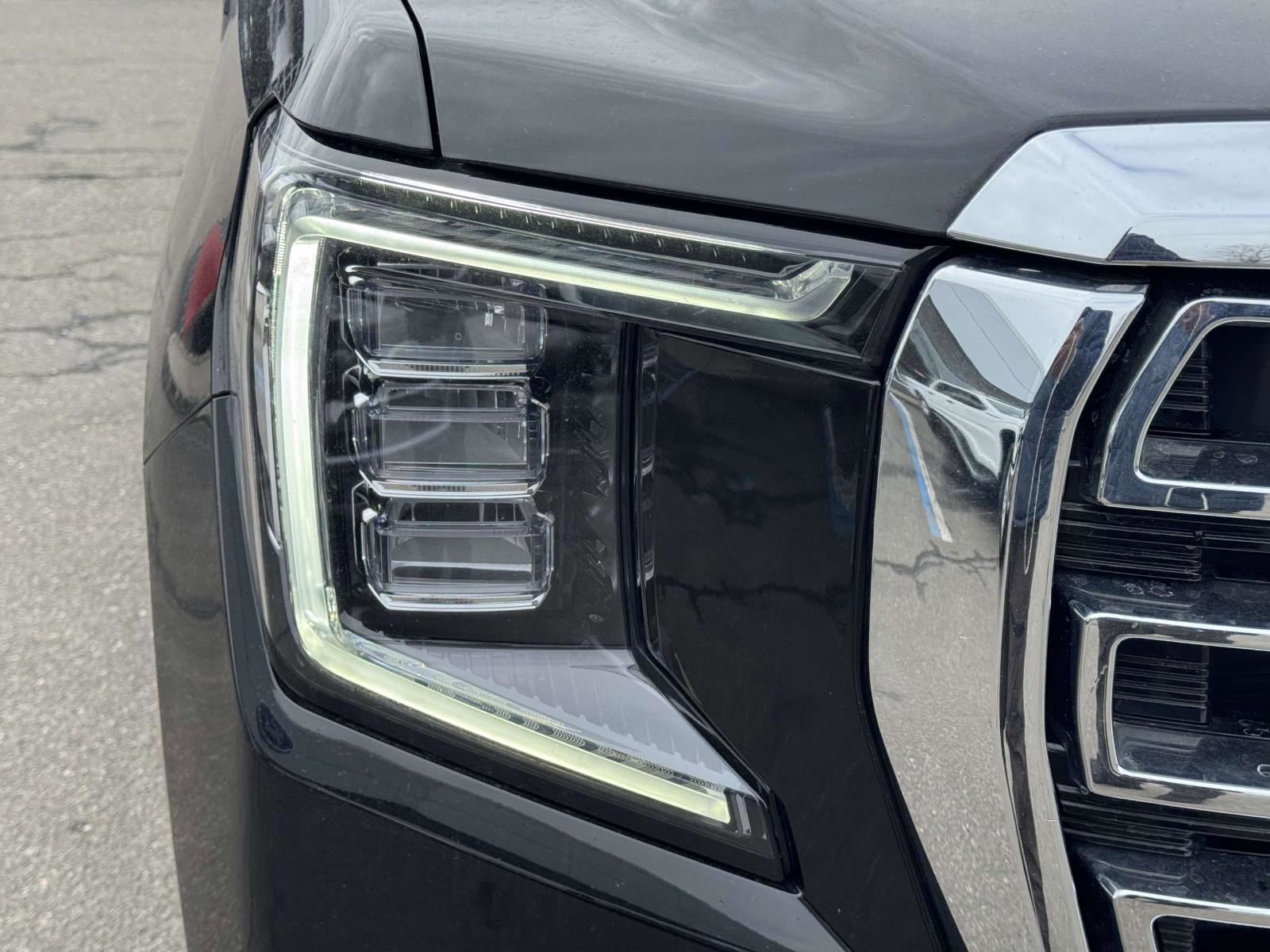 Used 2024 GMC Yukon SLT AWD/4WD image 6