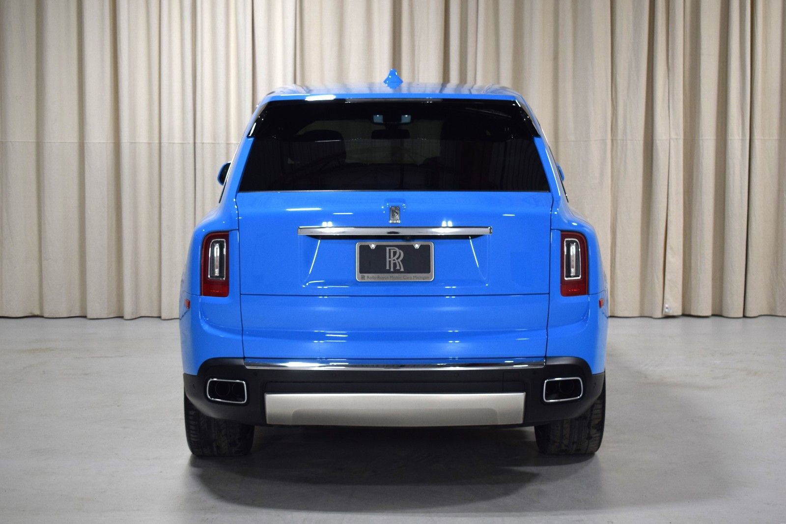 Certified 2022 Rolls-Royce Cullinan w/ Dynamic Package image 10