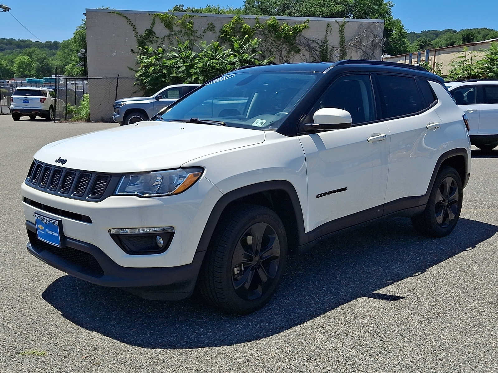 Used 2022 Jeep Compass Trailhawk w/ Trailhawk Convenience Group AWD/4WD image 2