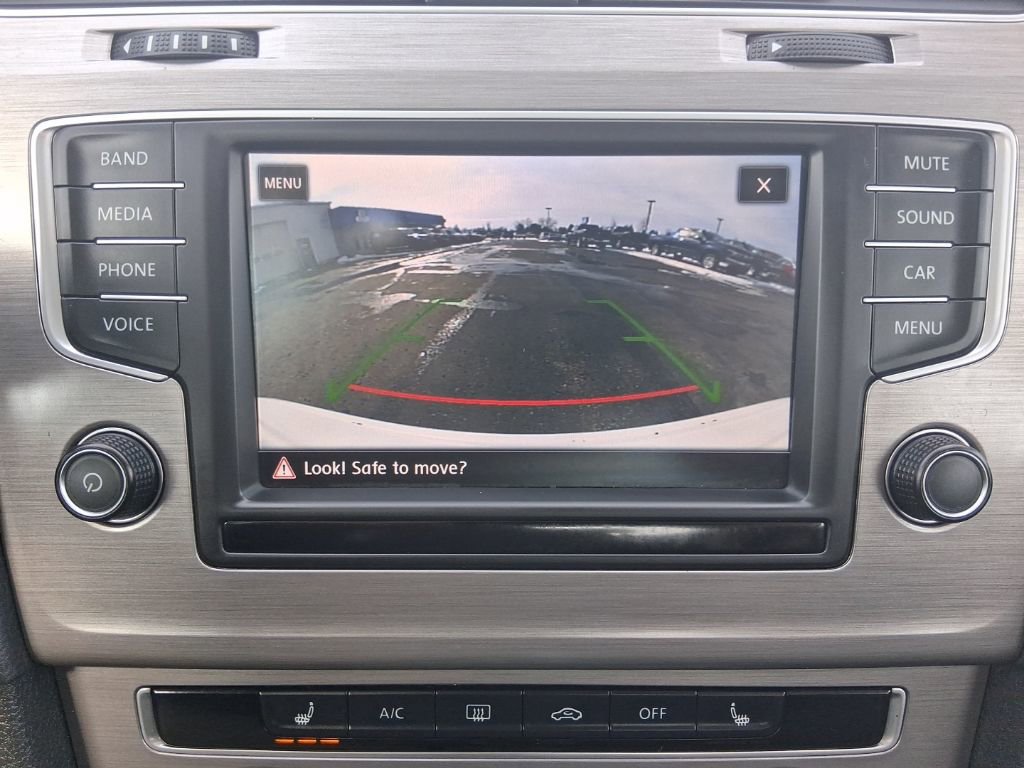 Used 2017 Volkswagen Golf Wolfsburg Edition image 22