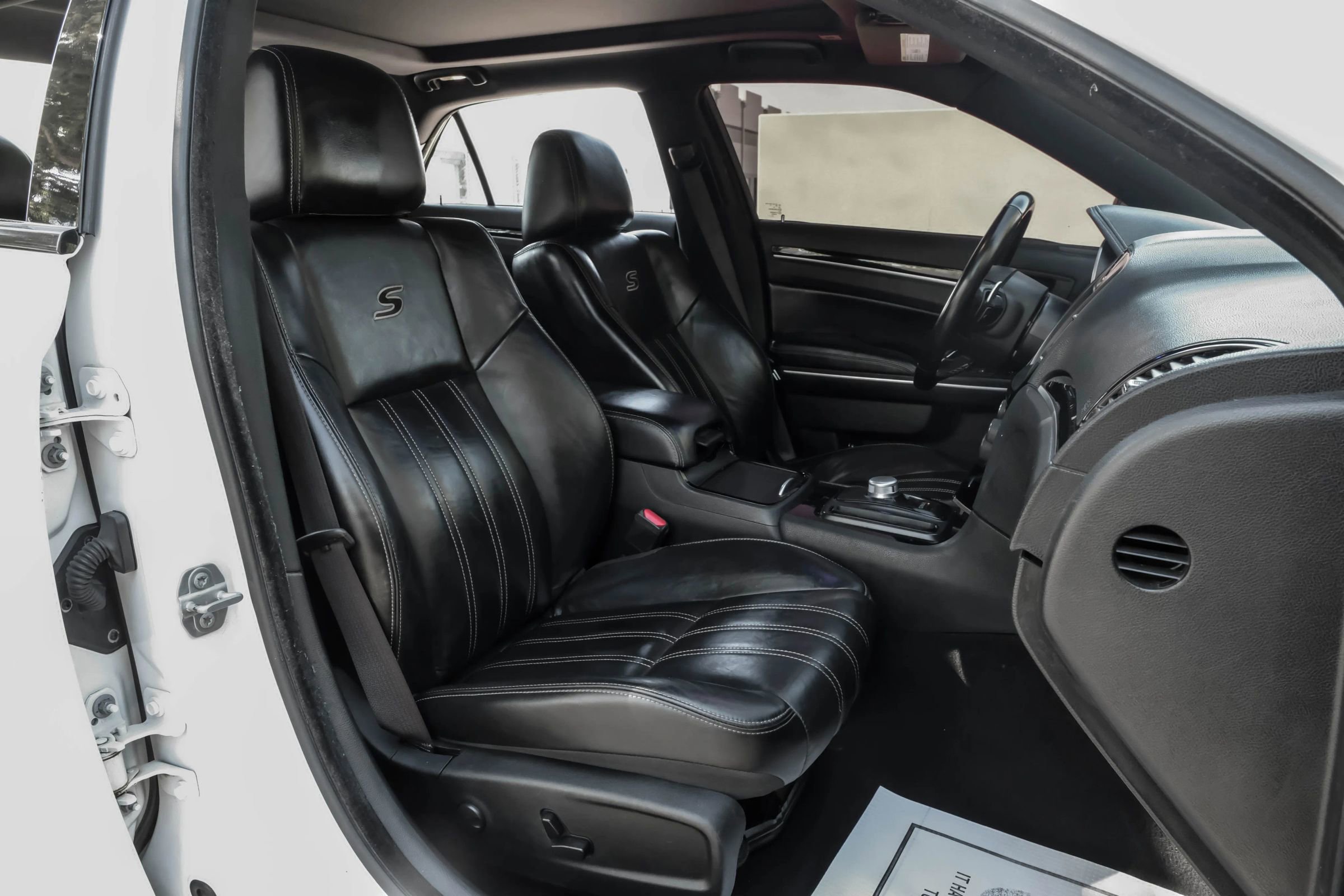 Used 2022 Chrysler 300 S image 38