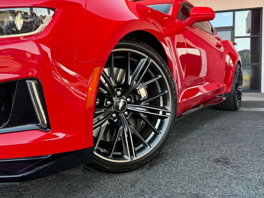 Used 2018 Chevrolet Camaro ZL1 RWD image 2