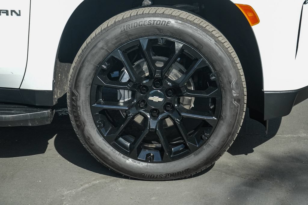 Used 2023 Chevrolet Suburban LT w/ Luxury Package RWD image 11