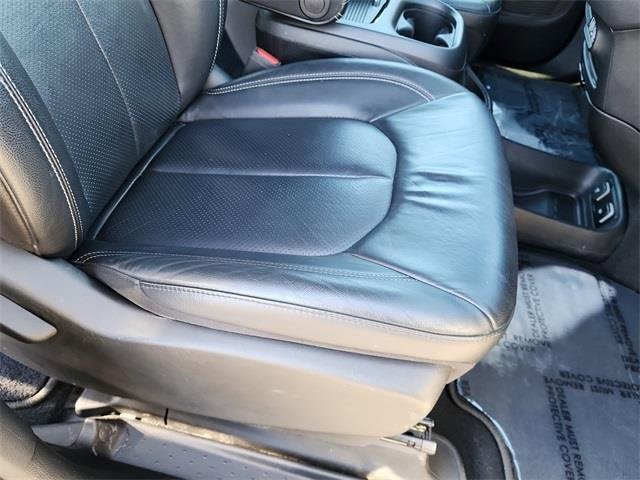 Used 2021 Chrysler Pacifica Touring-L w/ S Appearance Package image 19