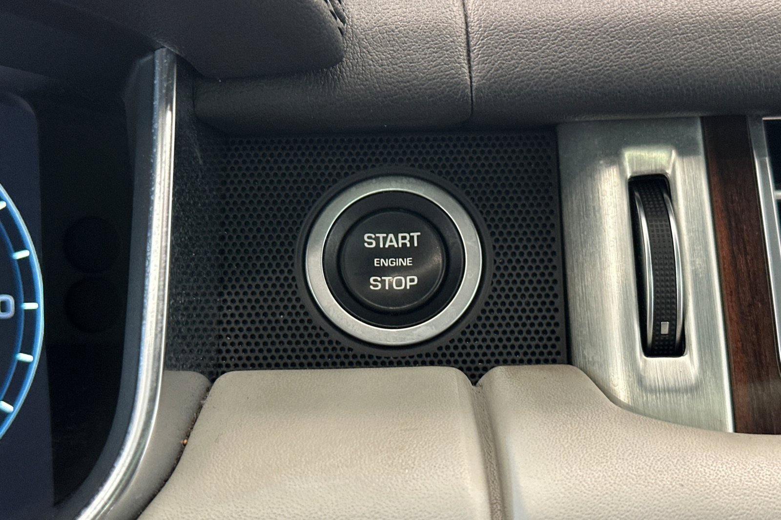 Used 2016 Land Rover Range Rover Supercharged image 34