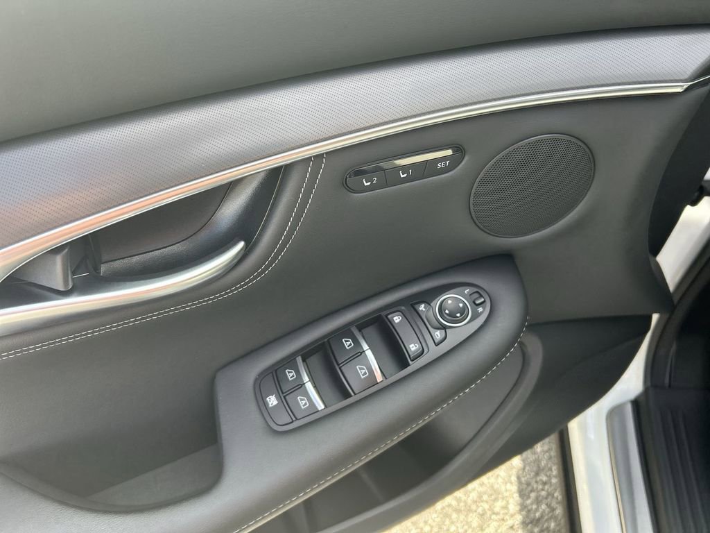 Certified 2025 INFINITI QX55 Luxe w/ Cargo Package image 16