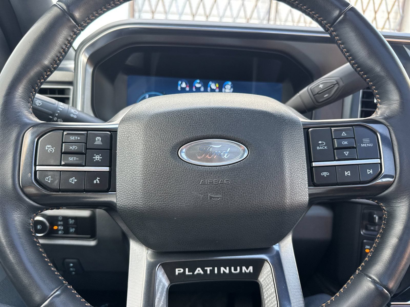 Used 2024 Ford F250 Platinum w/ FX4 Off-Road Package AWD/4WD image 23