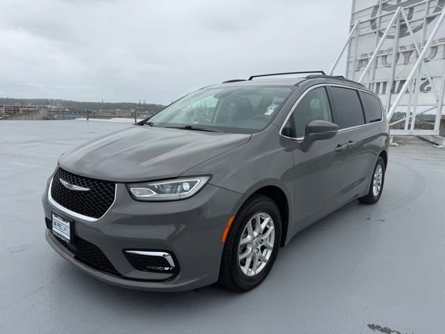 Used 2022 Chrysler Pacifica Touring-L FWD image 4