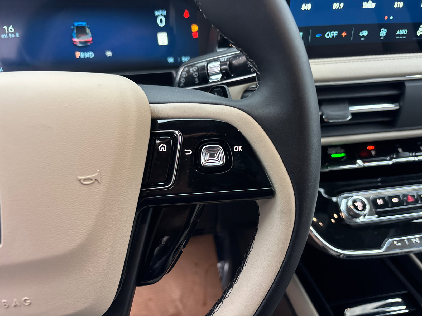 New 2026 Lincoln Corsair Premiere image 18