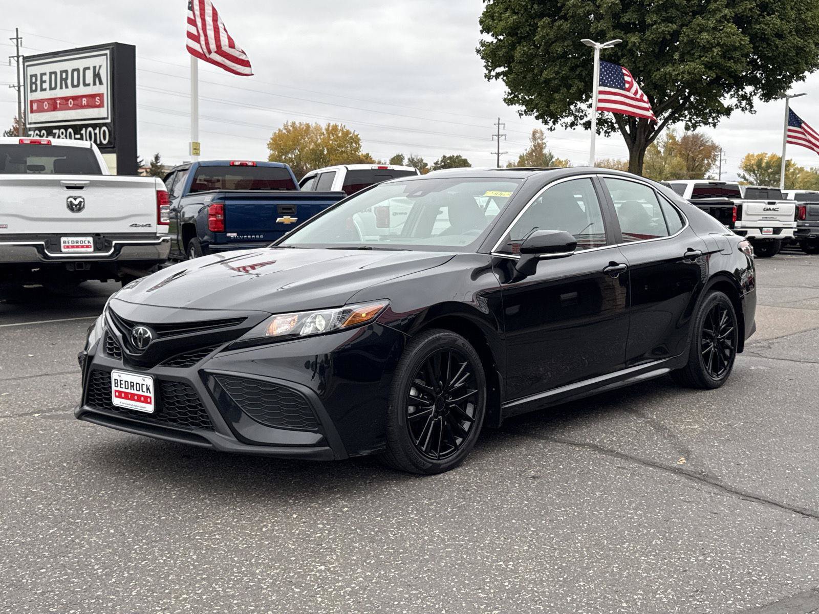 Used 2023 Toyota Camry SE w/ Cold Weather Package AWD/4WD image 3