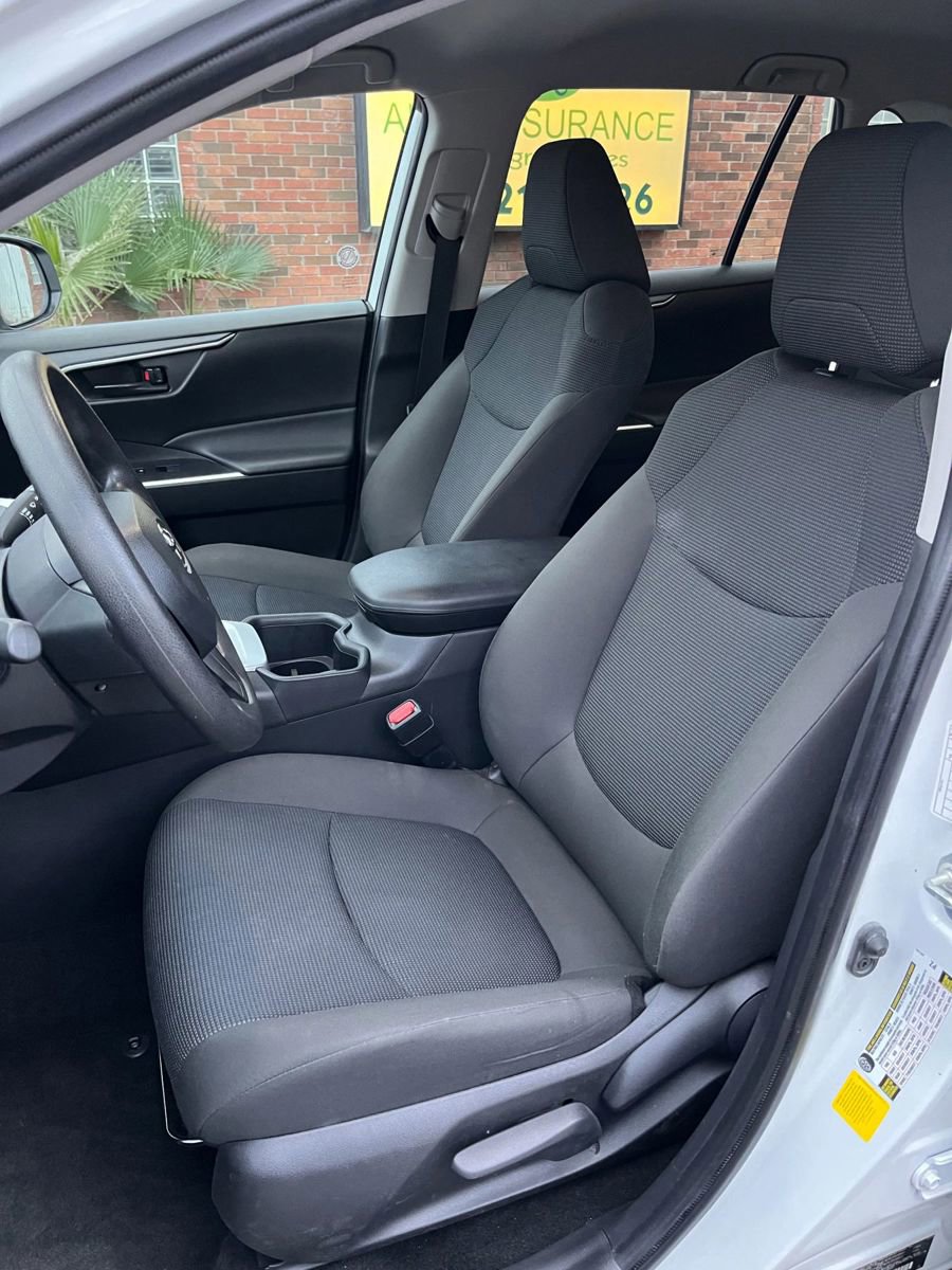 Used 2024 Toyota RAV4 LE image 4