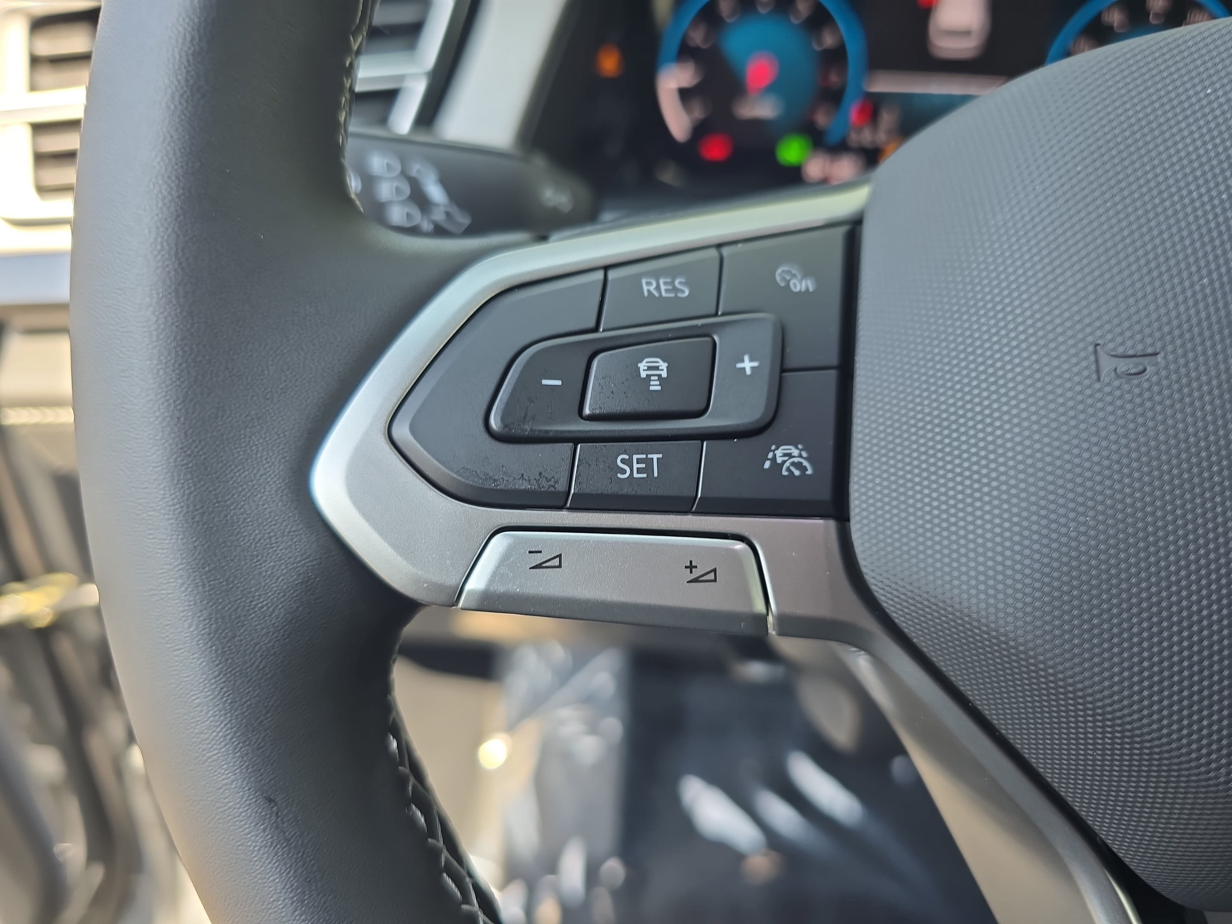 New 2026 Volkswagen Atlas Cross Sport SE AWD/4WD image 17