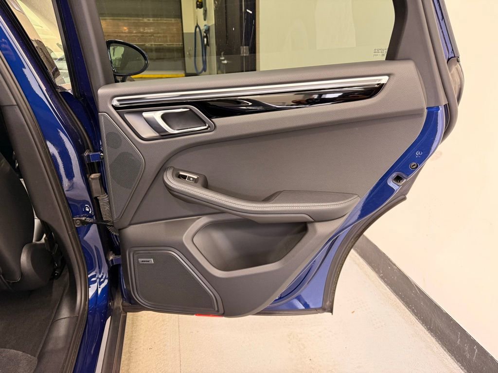 Used 2022 Porsche Macan w/ Premium Package image 24