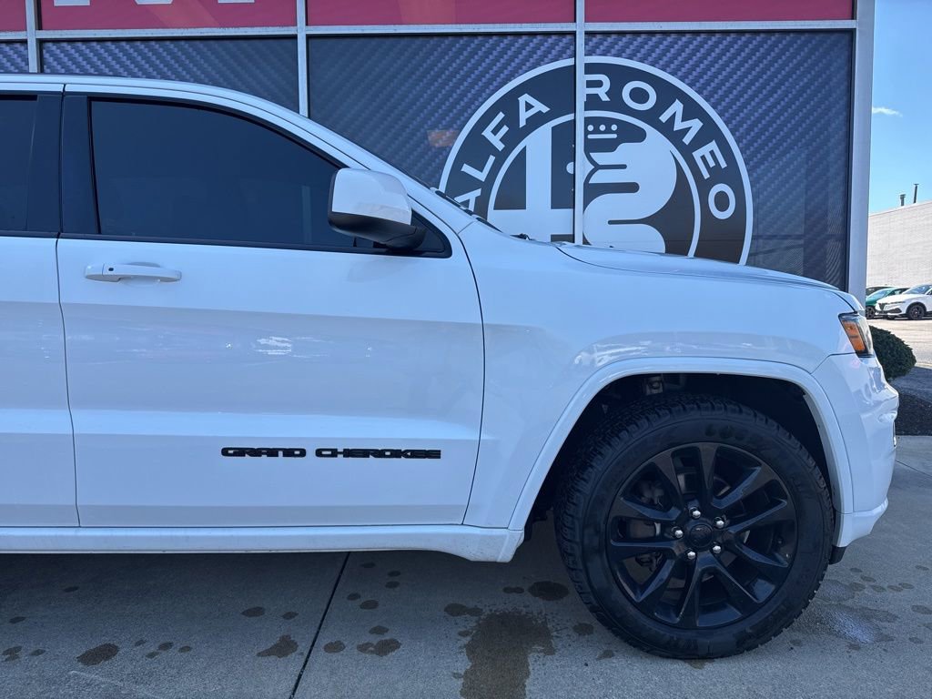 Used 2018 Jeep Grand Cherokee Altitude image 3