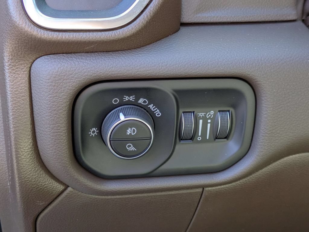 New 2026 RAM 2500 Laramie AWD/4WD image 15
