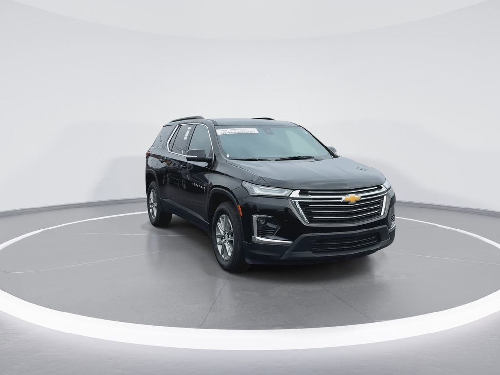 Used 2023 Chevrolet Traverse LT image 2