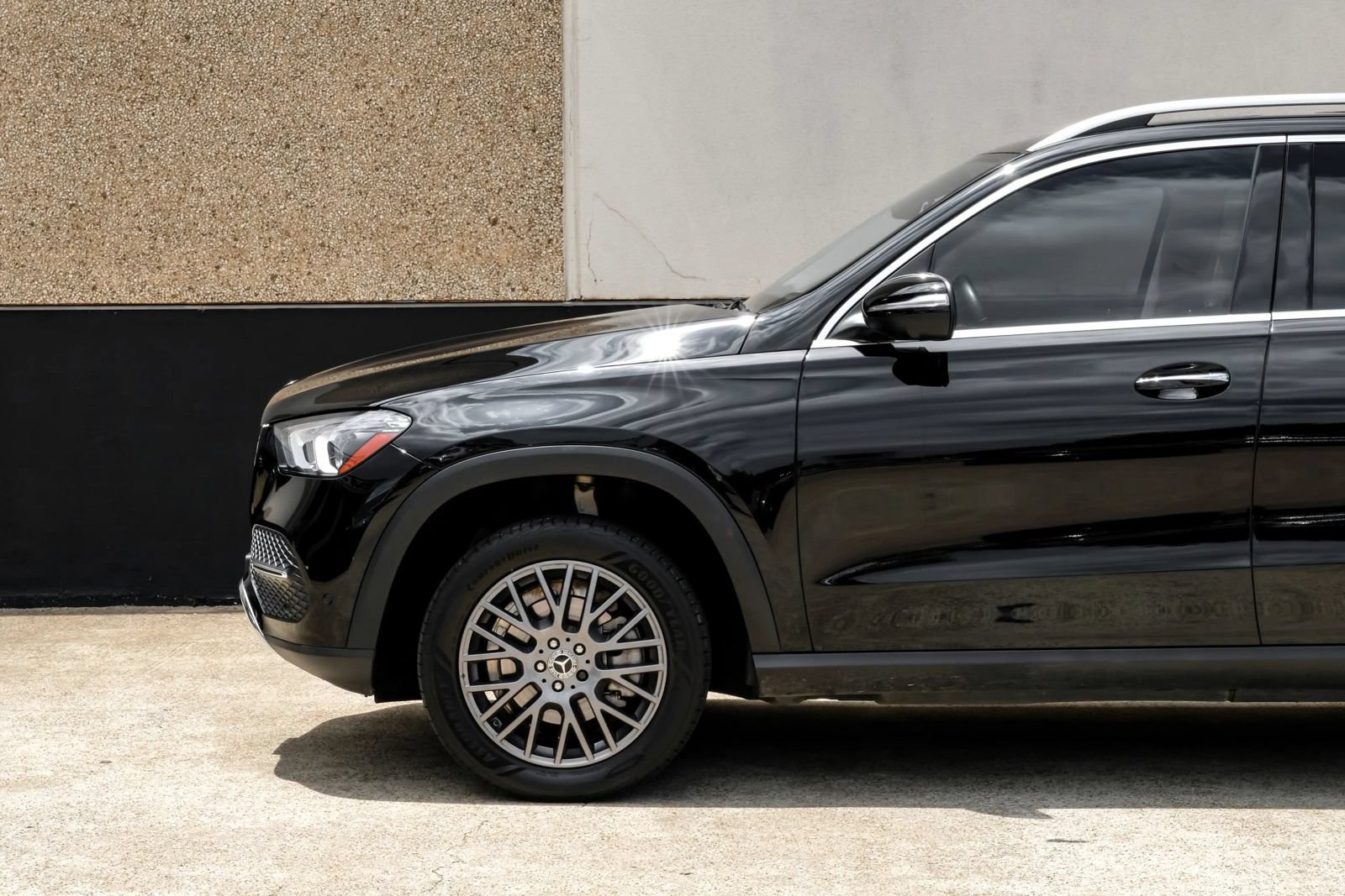 Used 2021 Mercedes-Benz GLE 350 w/ Premium Package image 16