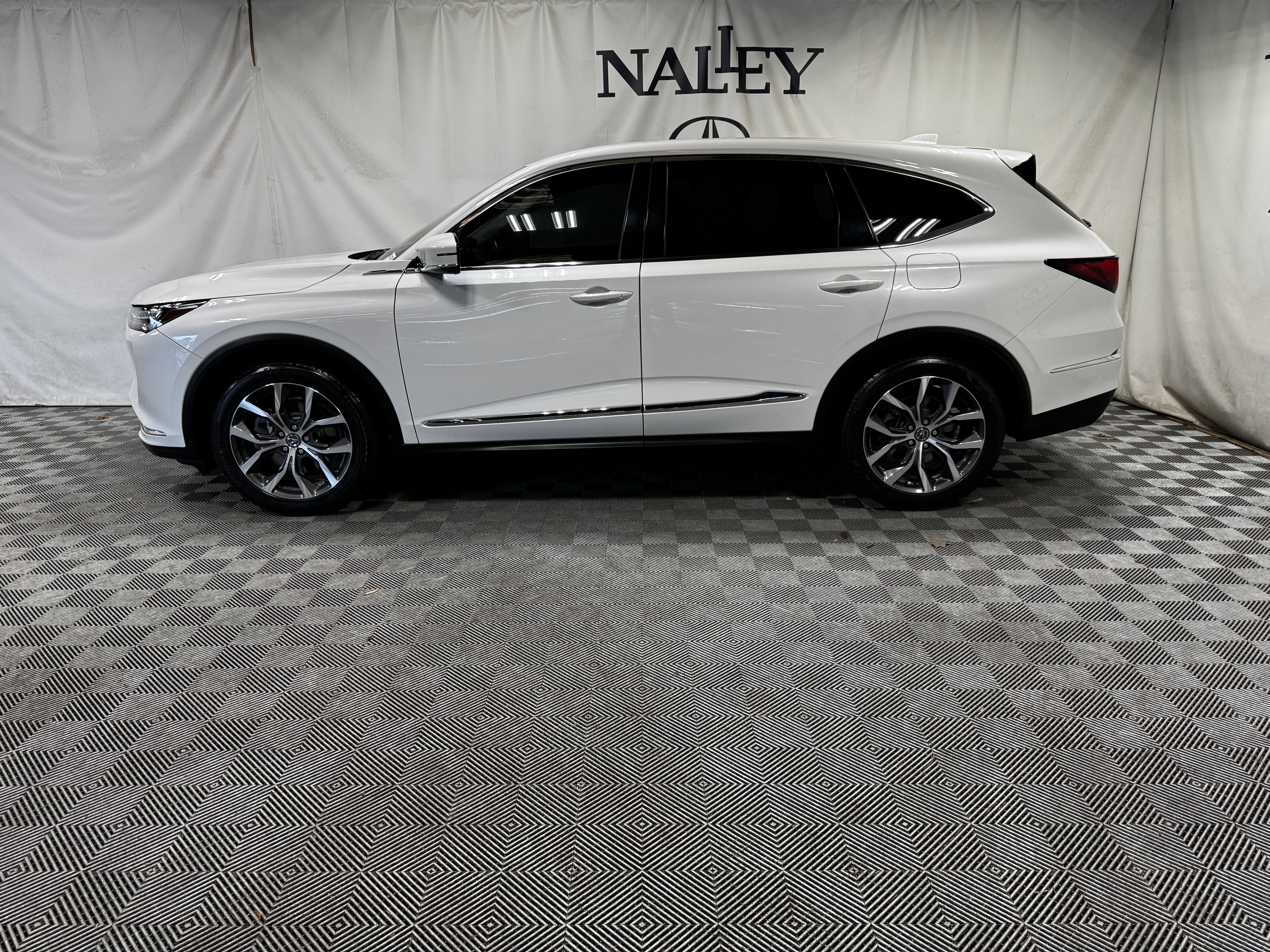 Certified 2023 Acura MDX FWD w/ Technology Package image 6