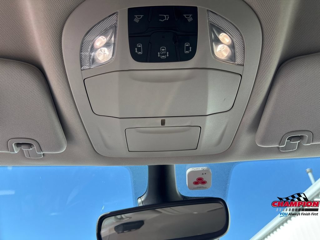 Used 2023 Chrysler Pacifica Touring-L FWD image 19
