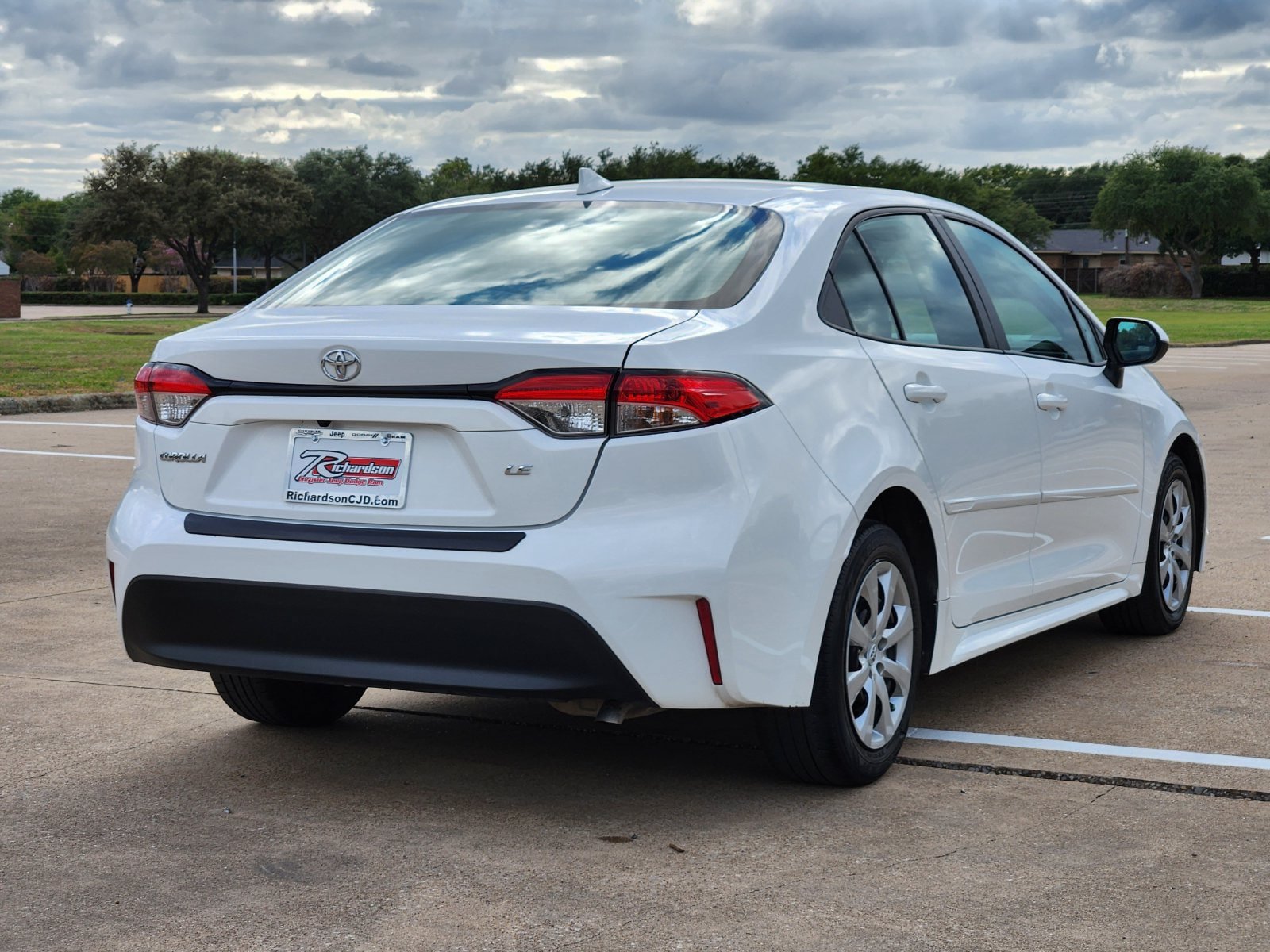 Used 2024 Toyota Corolla LE FWD image 6