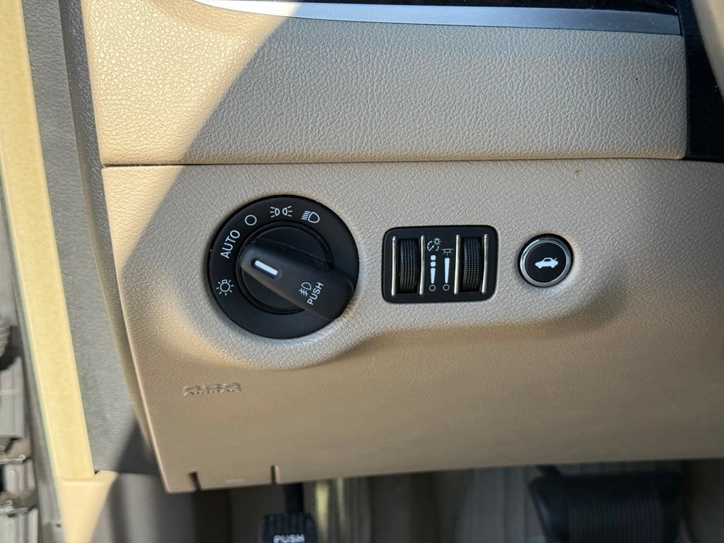 Used 2014 Chrysler 300 w/ Driver Convenience Group RWD image 17