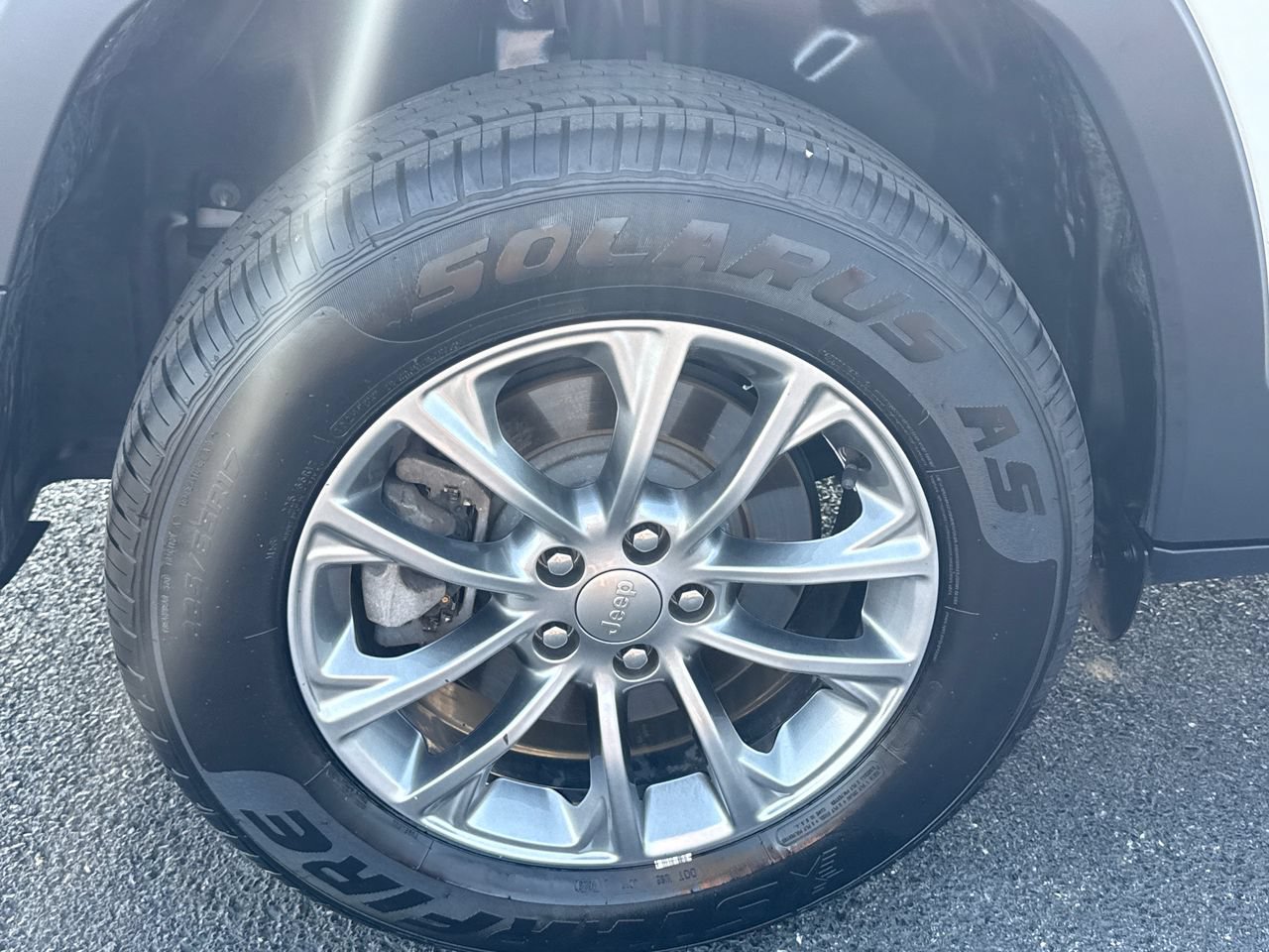 Used 2020 Jeep Cherokee Latitude Plus w/ Cold Weather Group AWD/4WD image 9
