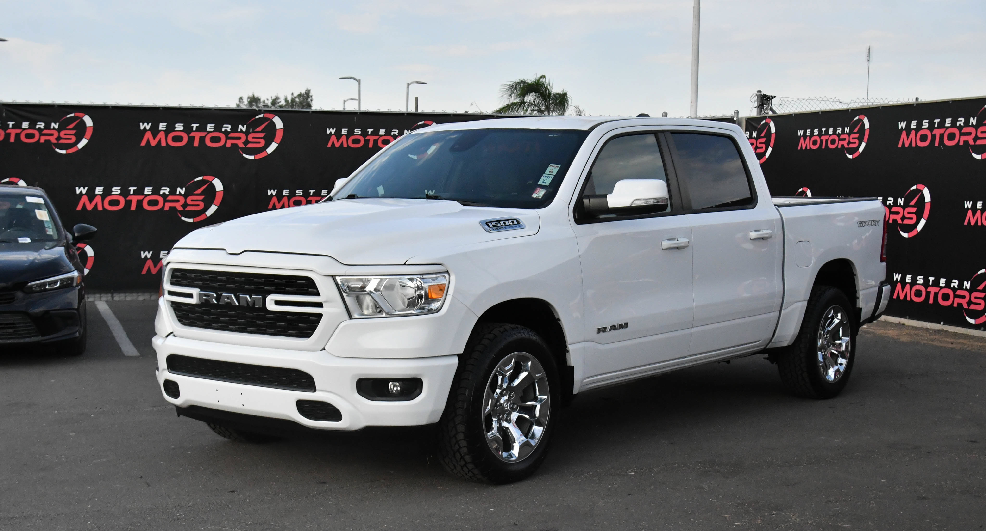 Used 2022 RAM 1500 Big Horn AWD/4WD image 3