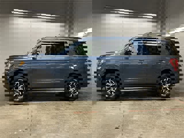 Used 2018 Ford Expedition XLT w/ Equipment Group 202A image 2