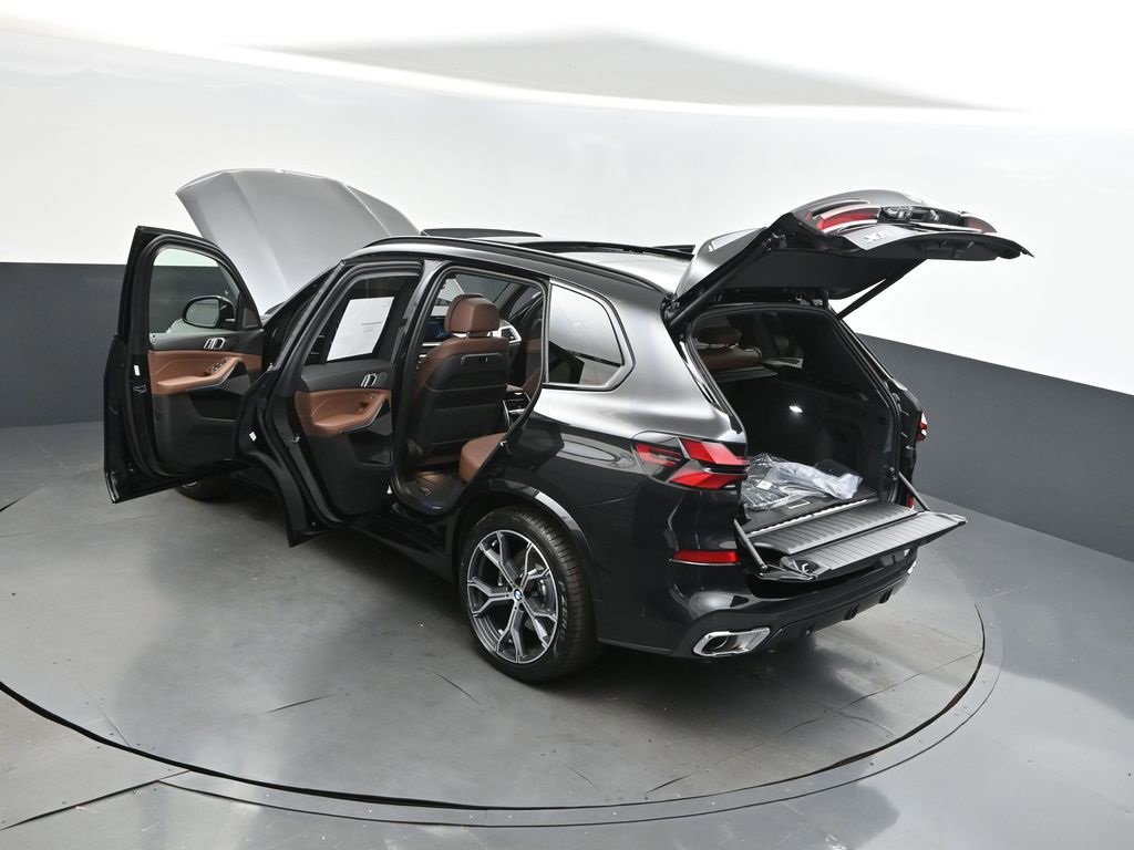 New 2026 BMW X5 xDrive50e image 2