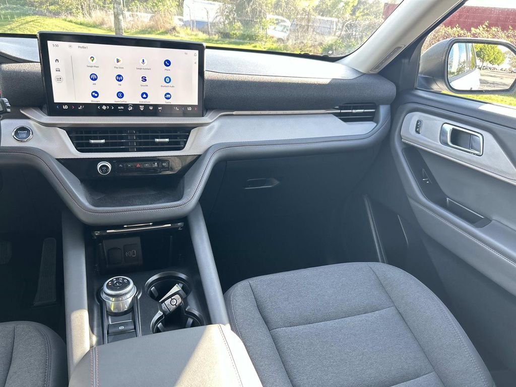 Used 2025 Ford Explorer Active image 18