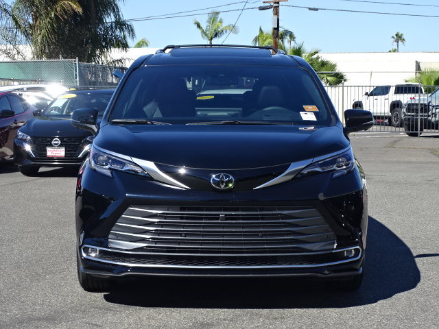New 2026 Toyota Sienna Platinum AWD/4WD image 3