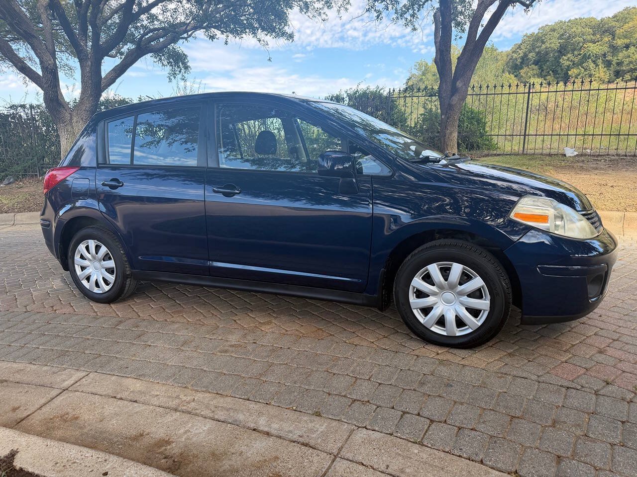 Used 2009 Nissan Versa 1.8 S w/ PWR Pkg FWD image 3