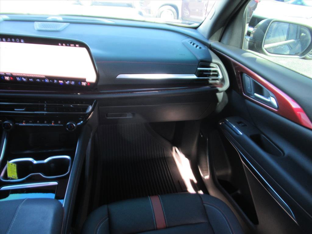 Used 2024 Chevrolet Traverse RS image 13