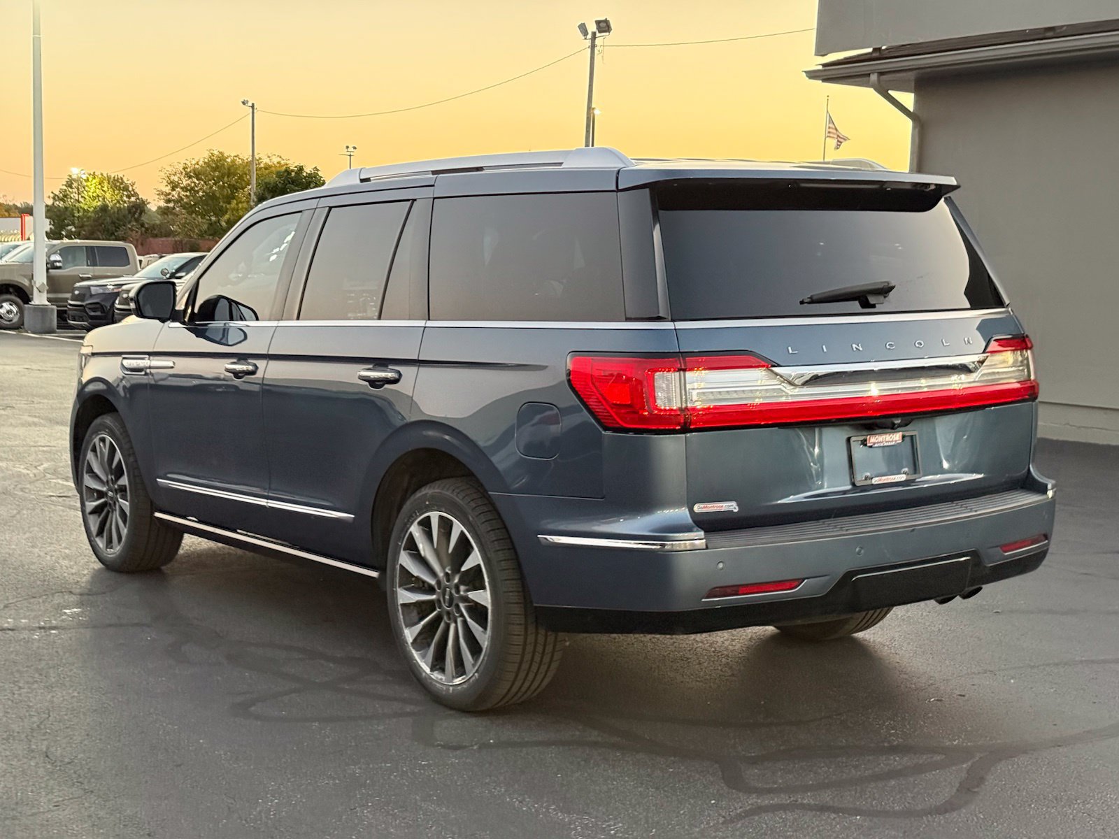Used 2018 Lincoln Navigator Select RWD image 6