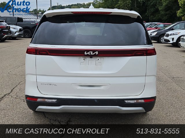 Used 2024 Kia Carnival EX FWD image 4