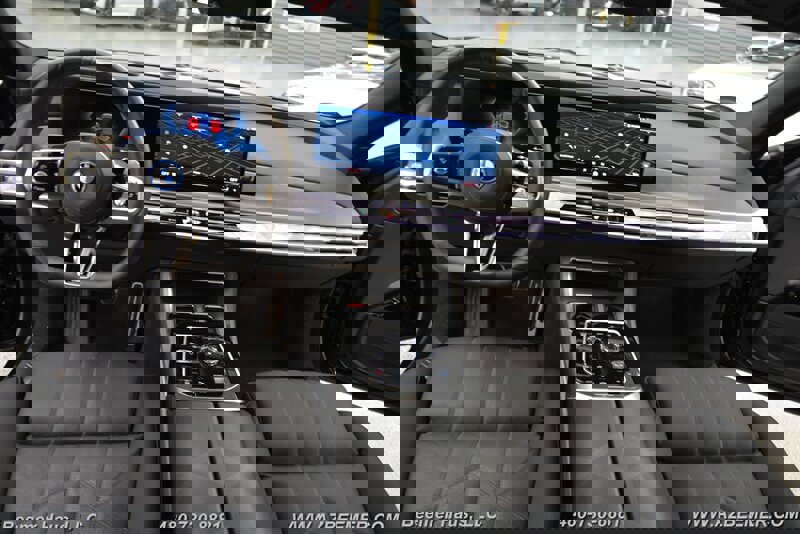 Used 2025 BMW 750e xDrive w/ Executive Package AWD/4WD image 16