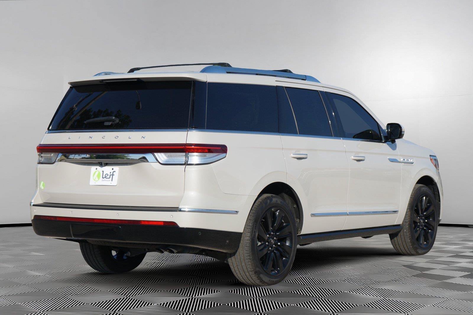 Used 2024 Lincoln Navigator Reserve AWD/4WD image 5