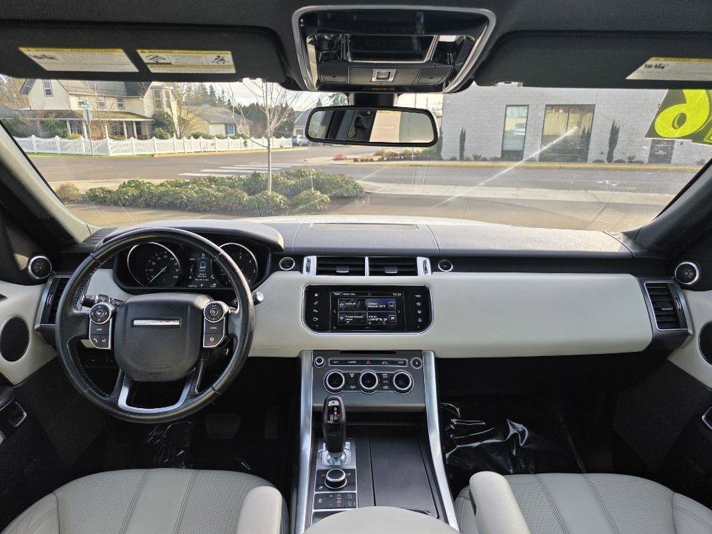 Used 2016 Land Rover Range Rover Sport SE image 10