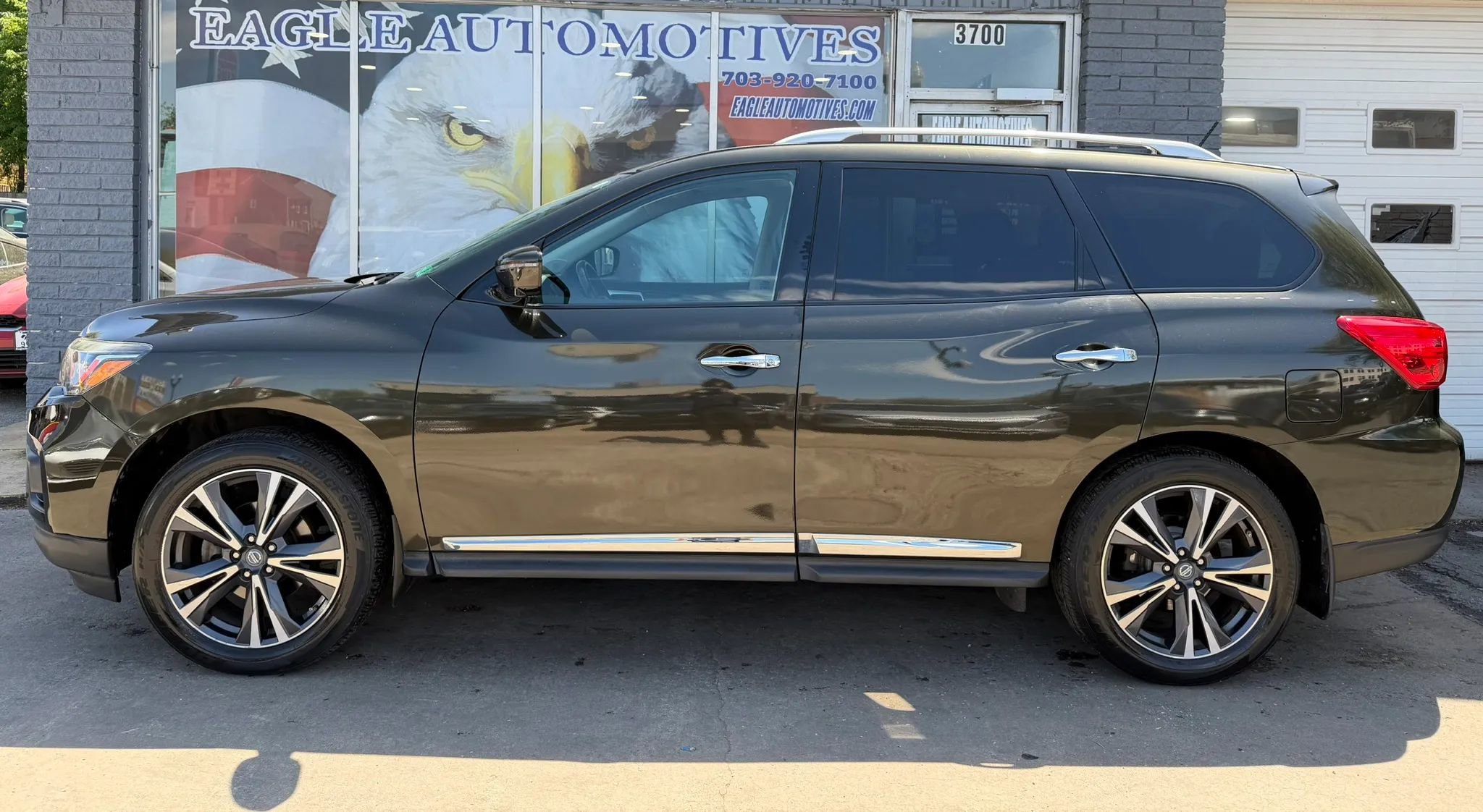 Used 2017 Nissan Pathfinder Platinum w/ Cargo Package AWD/4WD image 6