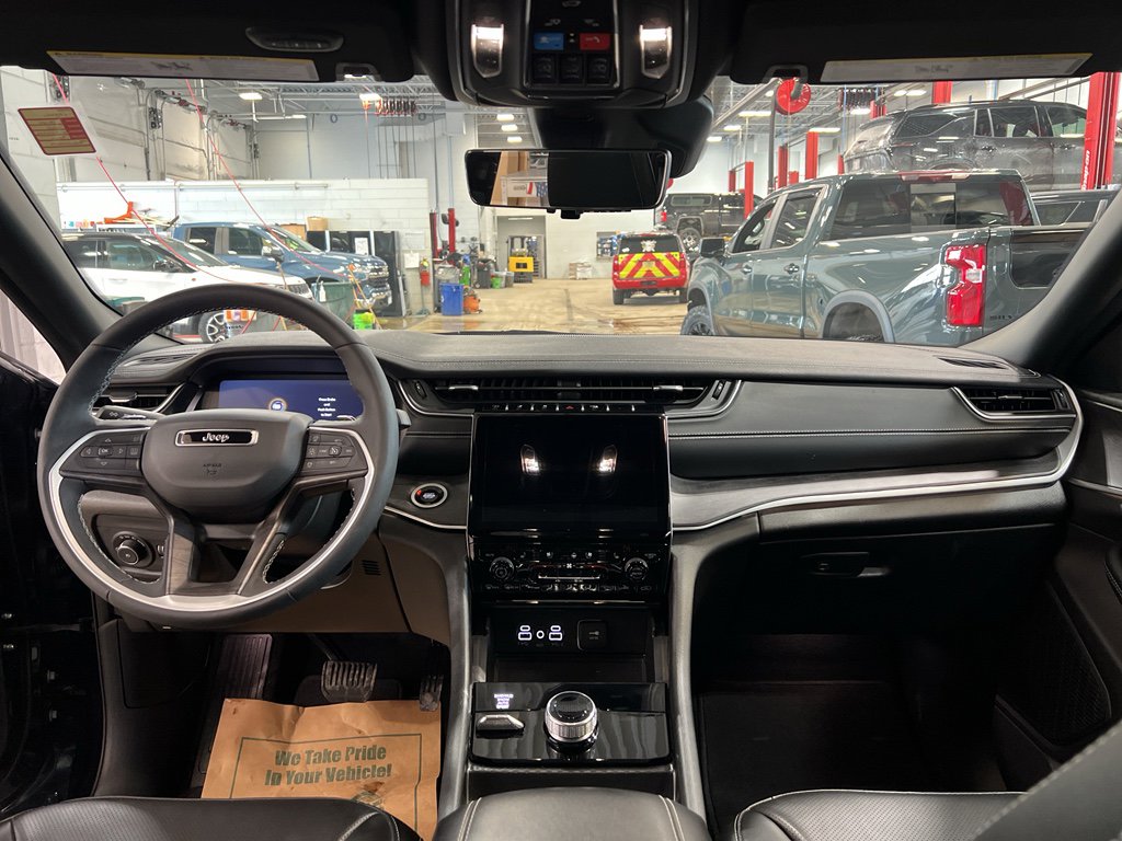 Used 2024 Jeep Grand Cherokee L Limited w/ Luxury Tech Group II image 19