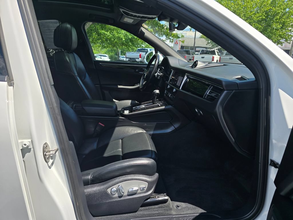 Used 2023 Porsche Macan AWD/4WD image 12