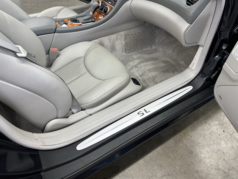 Used 2005 Mercedes-Benz SL 500 w/ AMG Sport Pkg image 29