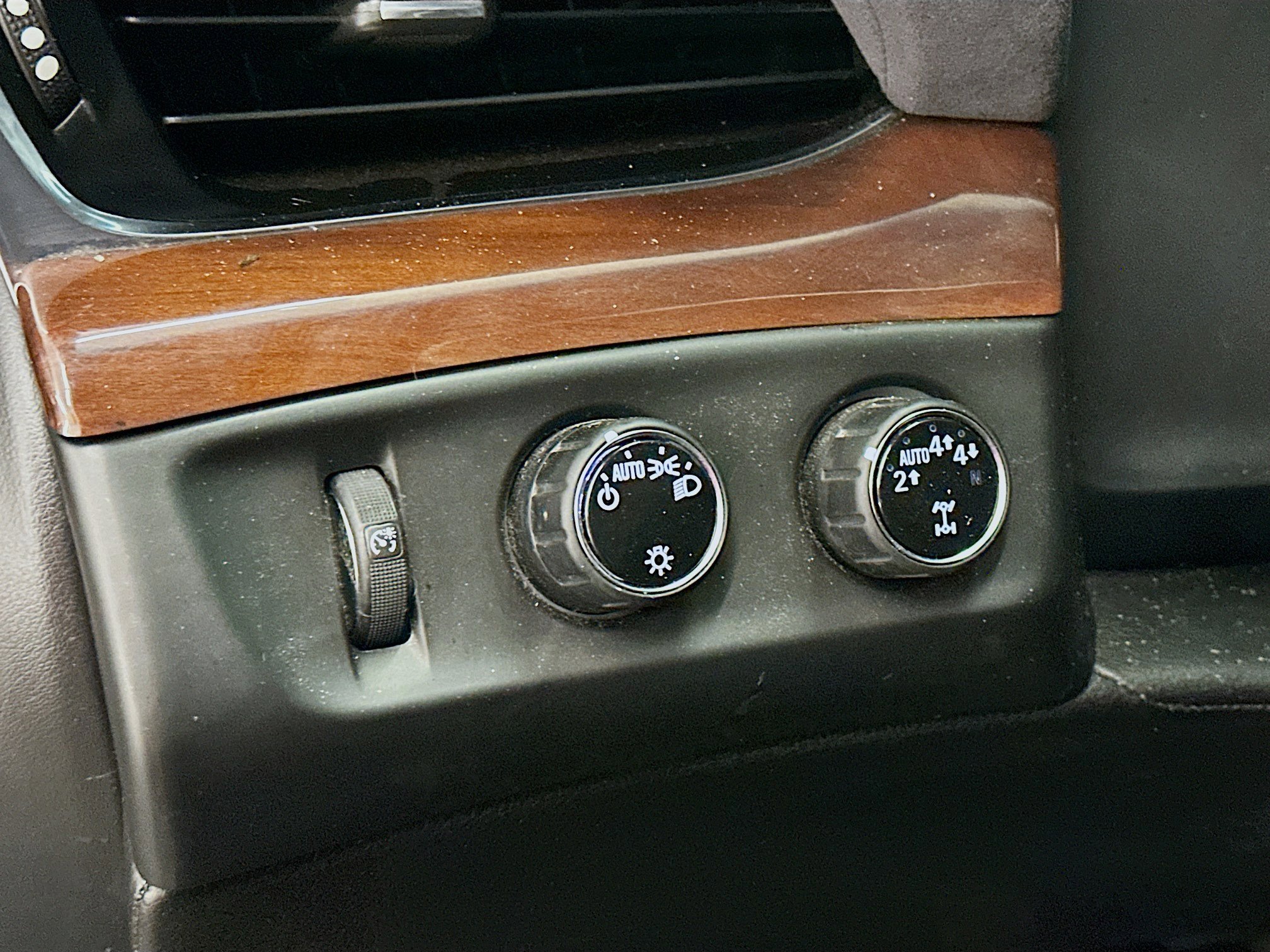 Used 2018 Cadillac Escalade Luxury image 17