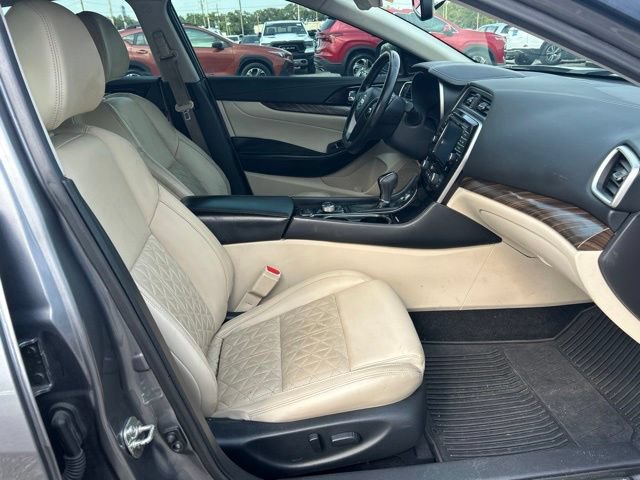 Used 2016 Nissan Maxima Platinum w/ Interior Lighting Package FWD image 11