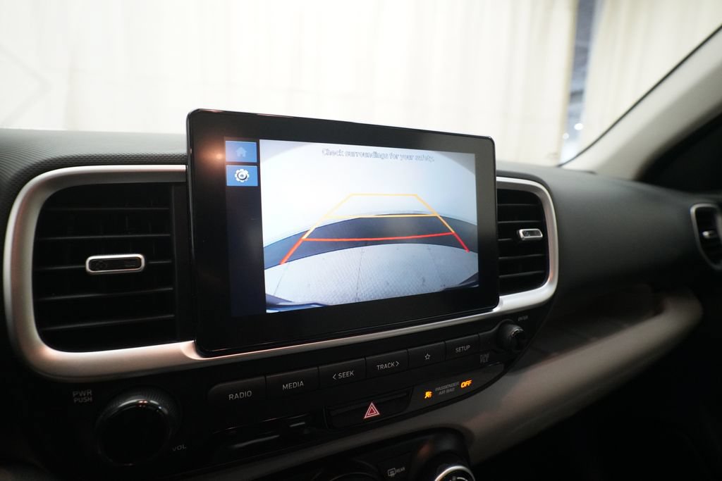 Used 2025 Hyundai Venue SEL FWD image 19