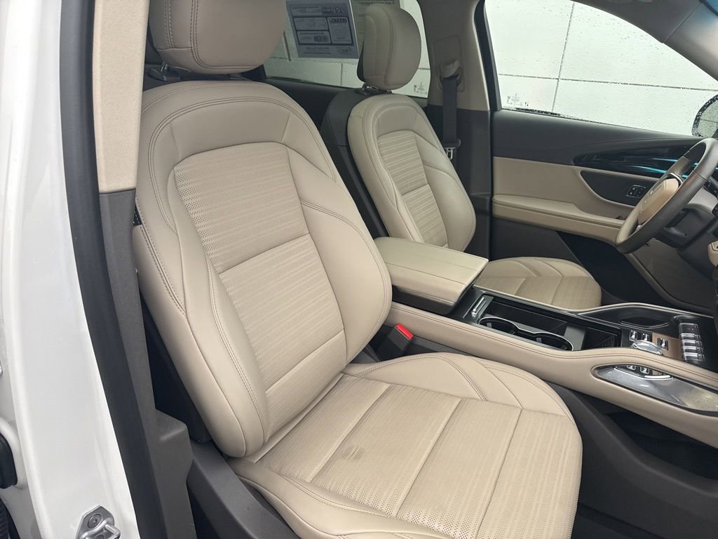 Used 2024 Lincoln Nautilus Reserve w/ Equipment Group 202A image 32