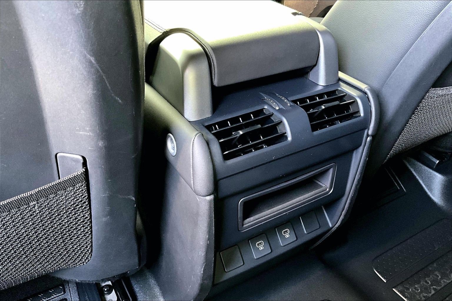 Used 2024 Land Rover Defender 110 S image 34